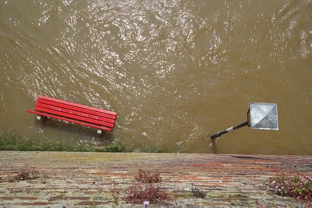 Emergency aid following major flooding 