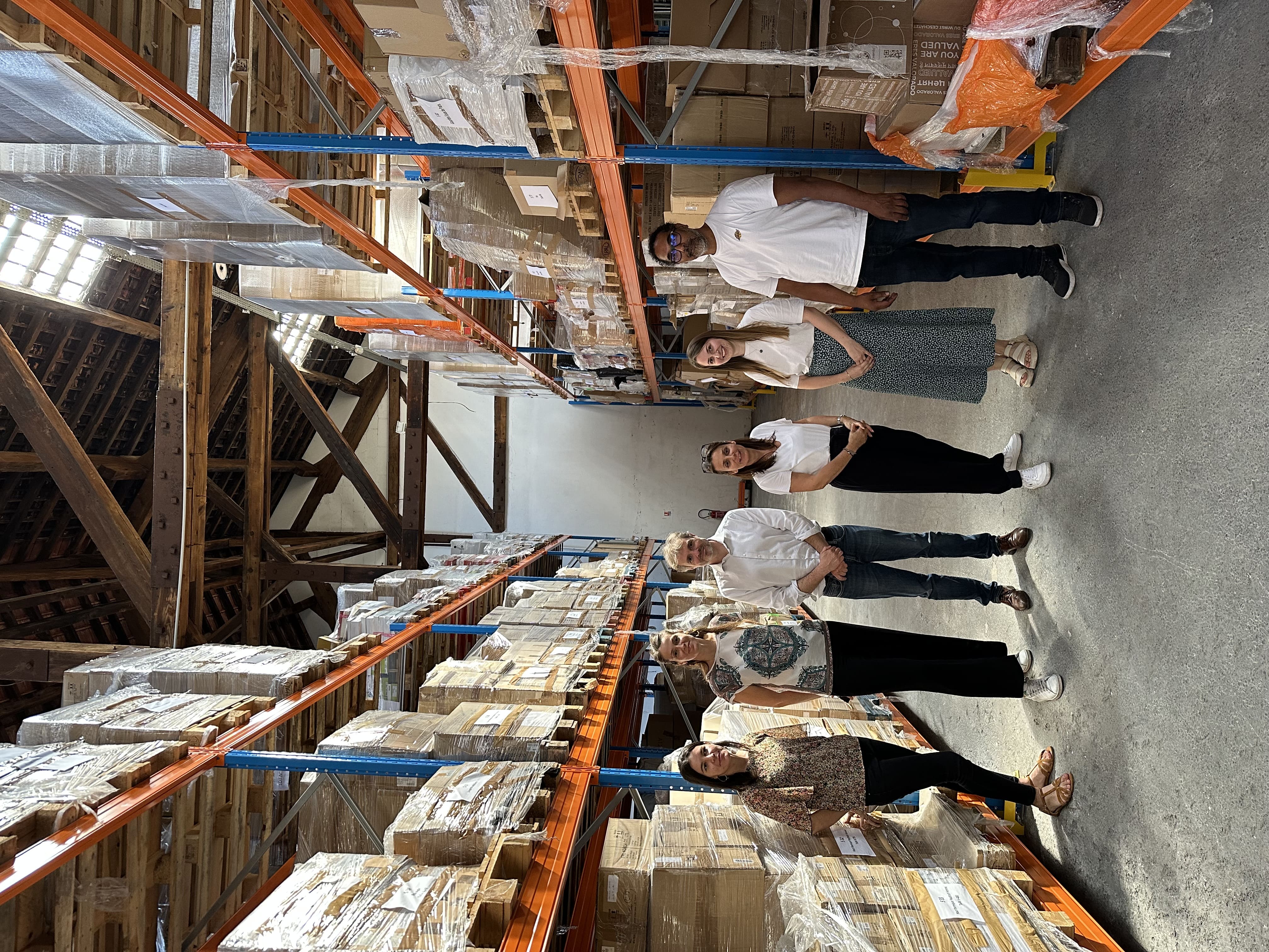 Visite de l'entrepôt par l’équipe de la Fondation Carrefour